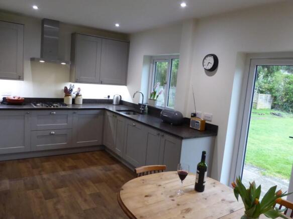 KITCHEN/DINING ROOM