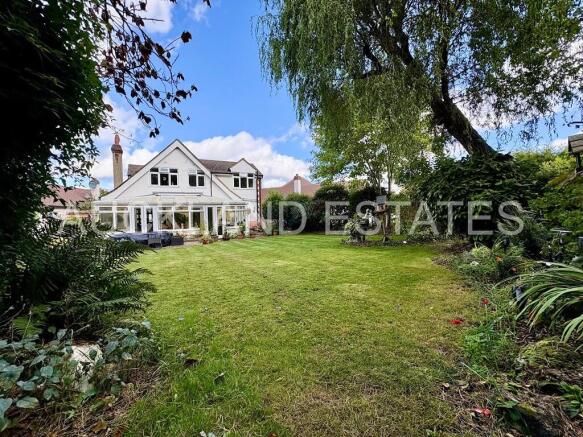 IMG_7963-17579432...