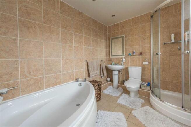 SPACIOUS EN SUITE