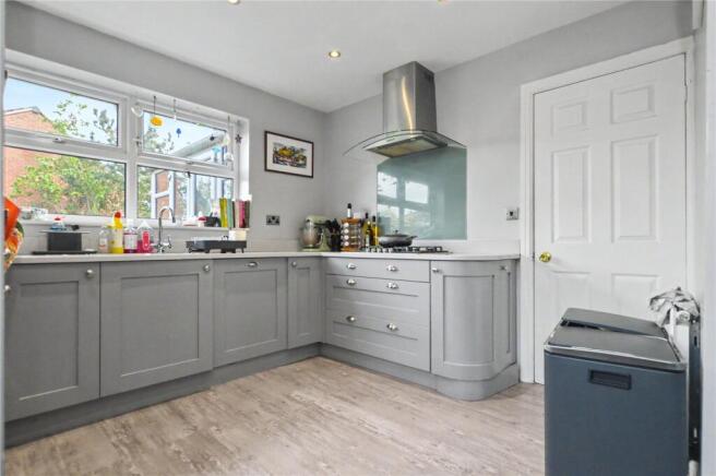 4 bed Detached for sale Image 11