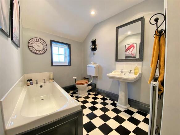 Family Bathroom 642