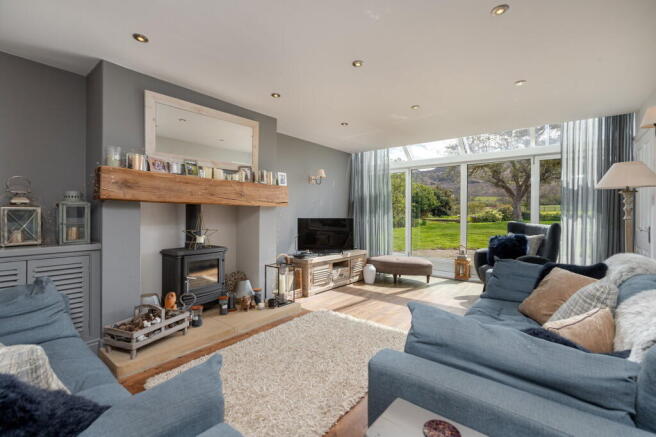 5 bed Detached for sale Image 8