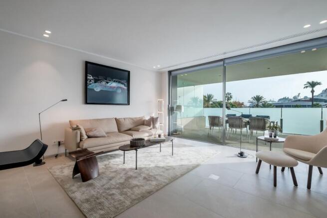 Living room (2)