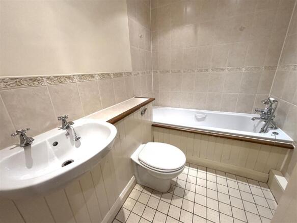 2 bed Apartment for sale Image 7