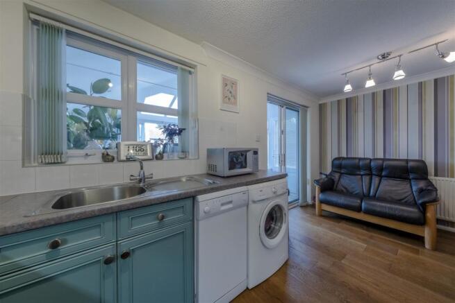 6 Wardle Mews-003.JPG