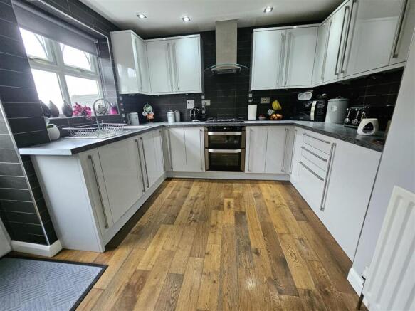 Wentworth Gardens, Swinton, Mexborough photo 4