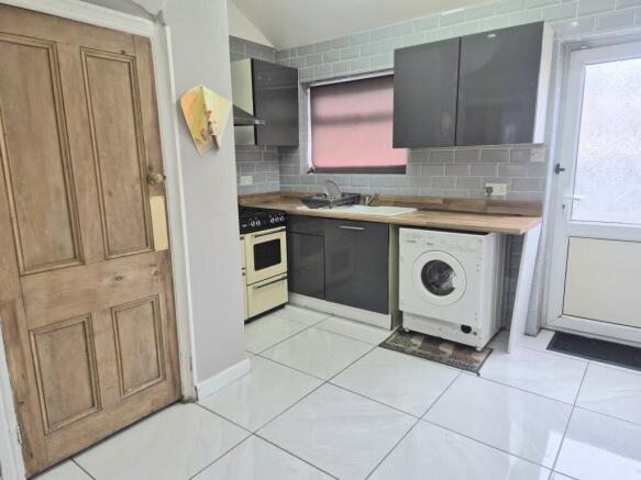 2 bed House to rent Image 8