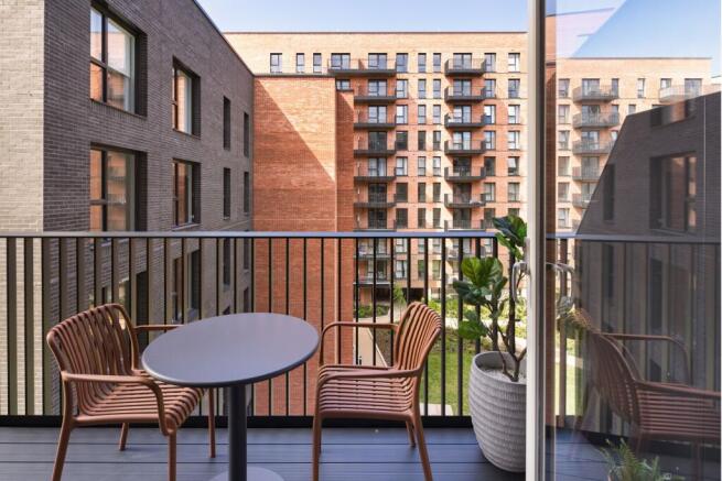 Menier Apartments - Balcony