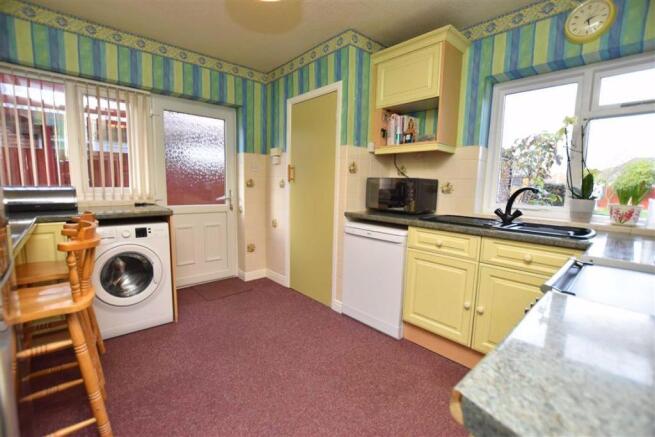 KITCHEN/BREAKFAST ROOM
