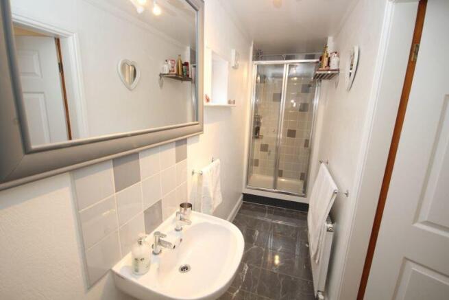 Ensuite to Bed 1