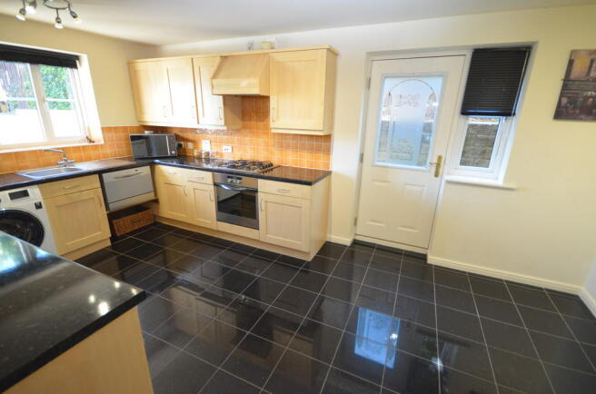 GORGEOUS TILED FL...