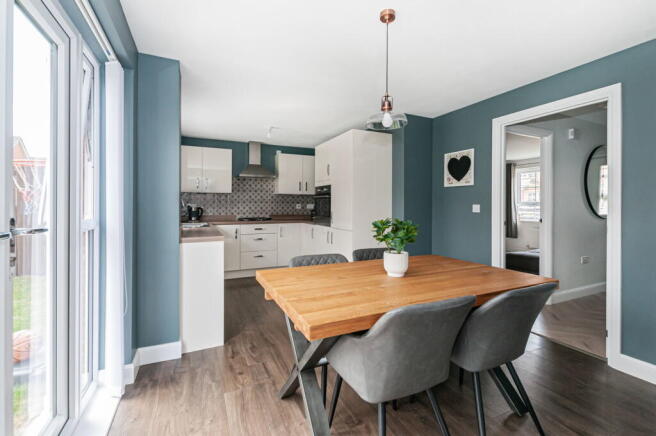 4 bed Detached for sale Image 5