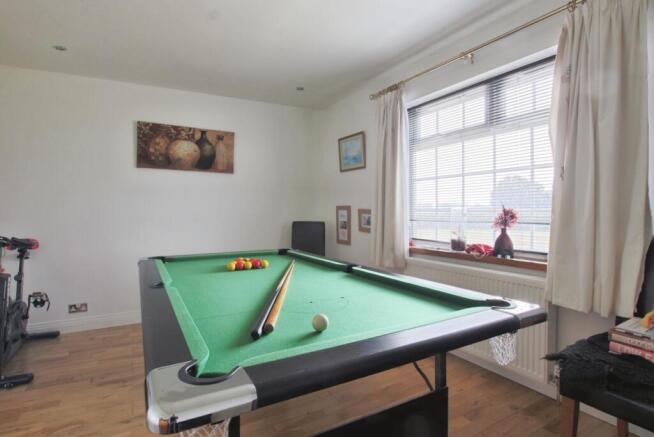 5 bed Detached for sale Image 7