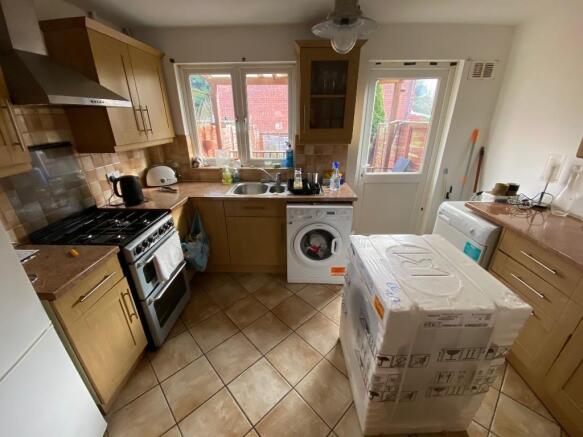 FITTED KITCHEN