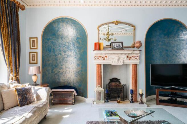 Living Room-2.jpg