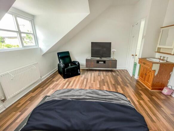 4 bed Detached for sale Image 12