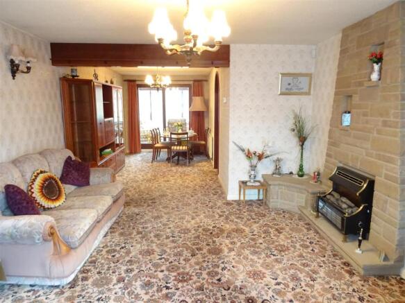 L-Shaped Living Room/Diner