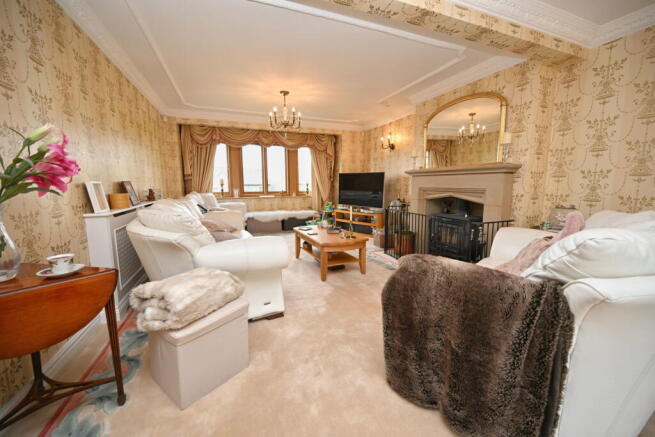 5 bed Detached for sale Image 11