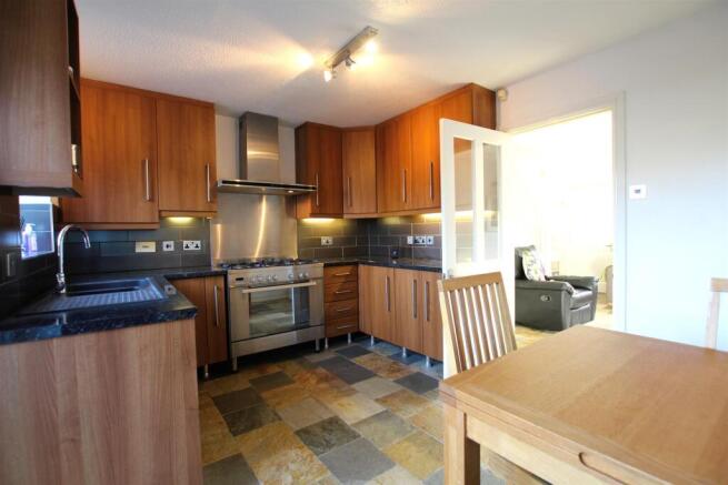 2 bed Semi-Detached for sale Image 4