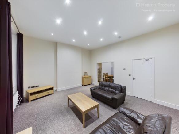 HR204 Livingroom (2)