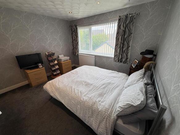 3 bed Semi-Detached for sale Image 12