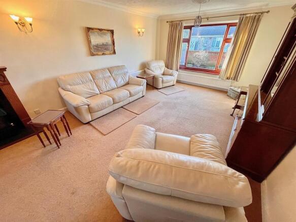 Lounge/Dining Room
