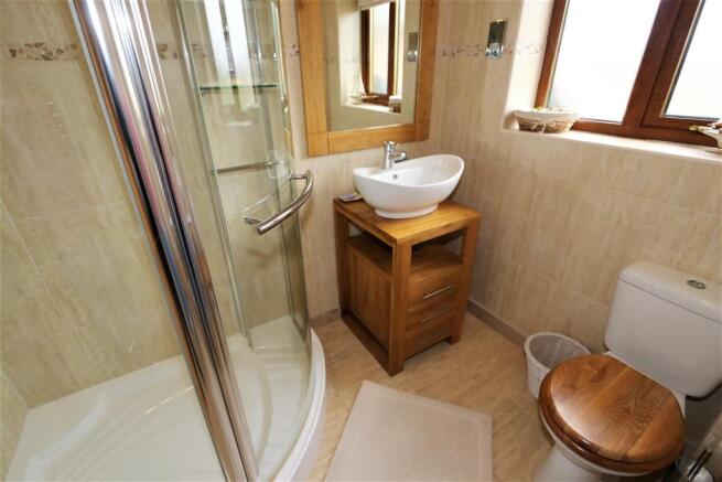 EN SUITE SHOWER ROOM