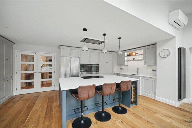 4 bed Detached to rent Image 6