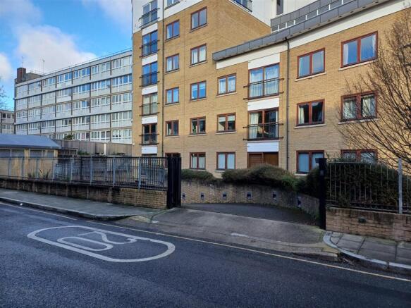 02 For Sale Parking Space Graham Road N1 www.islin