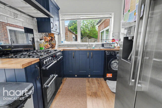 3 bed Semi-Detached for sale Image 4