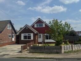 150, Cotswold Crescent, Bury BL8 1QL