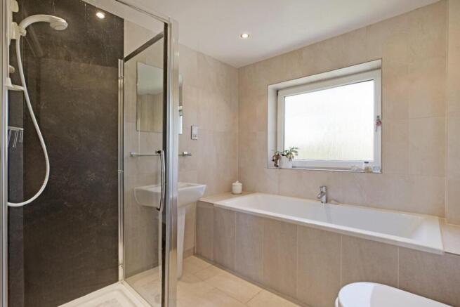 5 bed Detached for sale Image 6