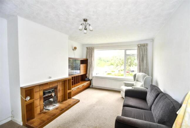 LIVING/DINING ROOM