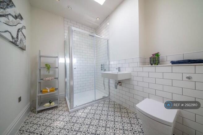 4 bed Flat to rent Image 7