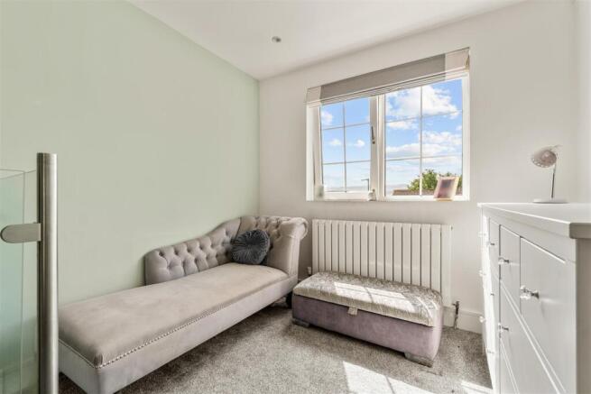 5 bed Detached for sale Image 7