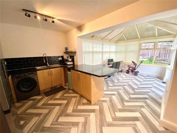 4 bed Town House for sale Image 5