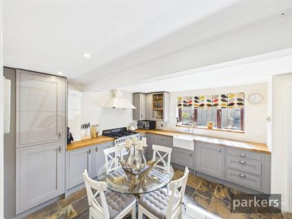 Painswick Close, Witney, Oxfordshire, OX28
