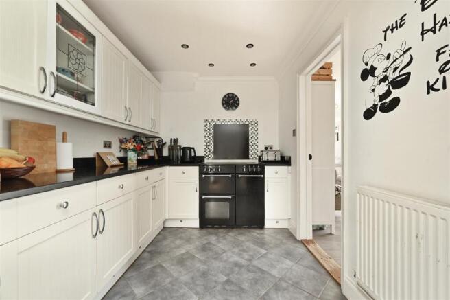 Oakwood, Partridge Green, West Sussex photo 4