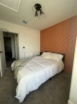 4 bed House to rent Image 10