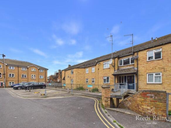 2 bed Apartment for sale Image 6