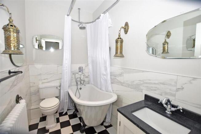 2 bed Apartment to rent Image 10