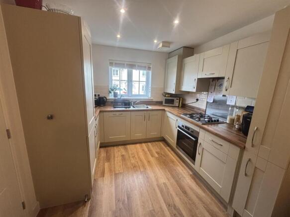 Kitchen 2.jpg