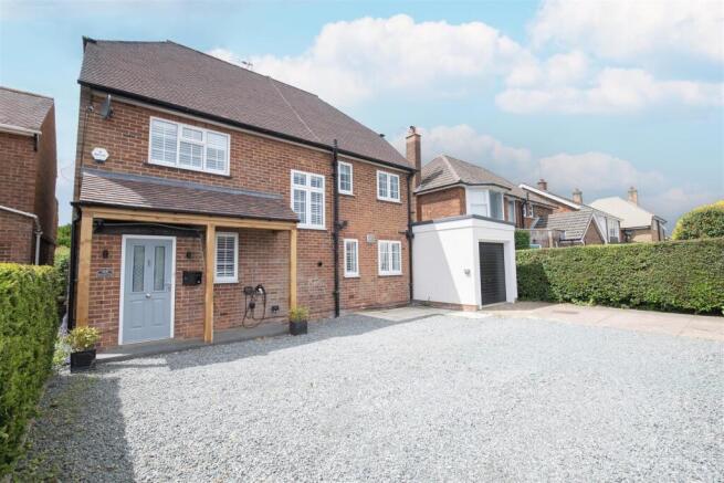 4 bed Detached for sale Image 2