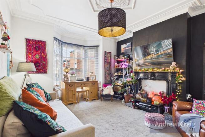 Bedroom One / Lounge