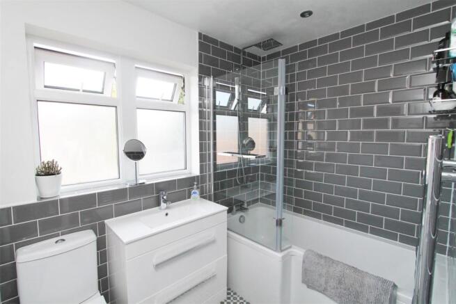 Bathroom.JPG