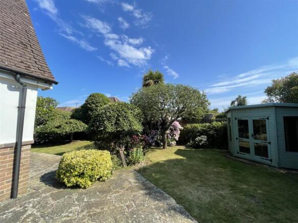 SOUTH ASPECT REAR GARDENS