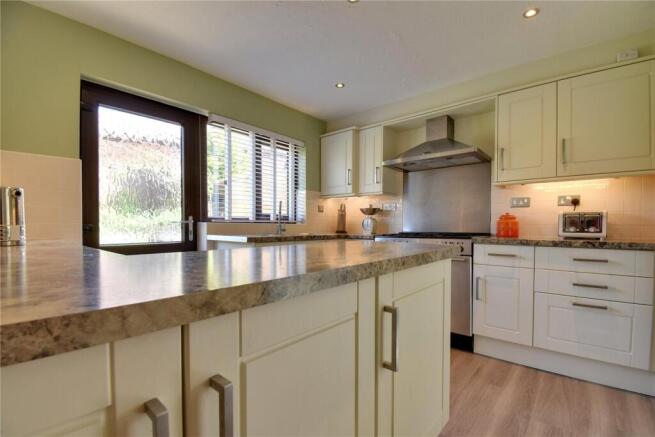 4 bed Detached for sale Image 8