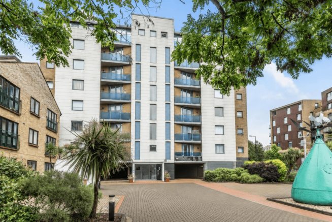 4 / 5 BEDROOM APARTMENT