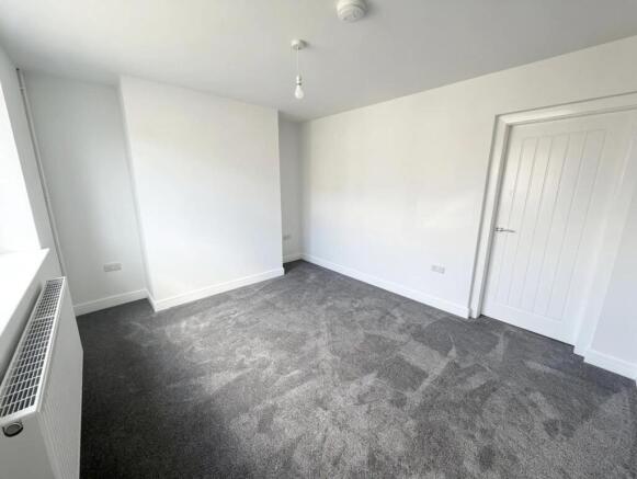 2 bed Semi-Detached to rent Image 4