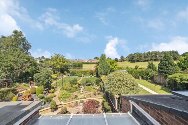 Russell Crescent, Maulden, MK45 photo 2